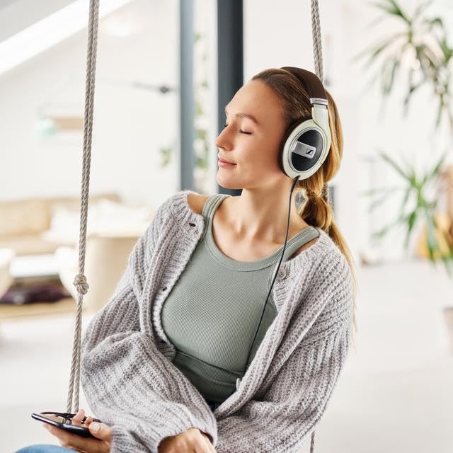 Sennheiser HD 599 Kopfhörer mit offenem Over-Ear Design mit außergewöhnlicher Klangqualität und geringer Verzerrung - Audiophile Ohrhörer mit austauschbaren Ohrpolstern, matt-ivory Bild 5
