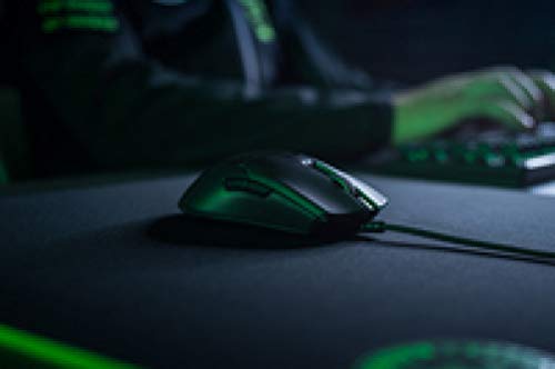 Razer Viper - Kabelgebundene Gaming Maus mit nur 69g Gewicht für PC/Mac (Ultraleicht, beidhändig, Speedflex-Kabel, optischer 5G Sensor, integrierter DPI-Speicher, Chroma RGB Beleuchtung) Schwarz Bild 2