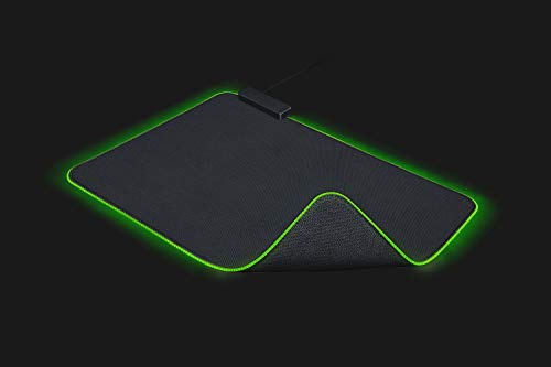 Razer Base Station V2 Chroma - Headset-Ständer mit USB-Hub und RGB-Beleuchtung Schwarz & Goliathus Extended Chroma - Extra große weiche XXL Gaming Maus-Matte mit RGB Beleuchtung Schwarz Bild 7