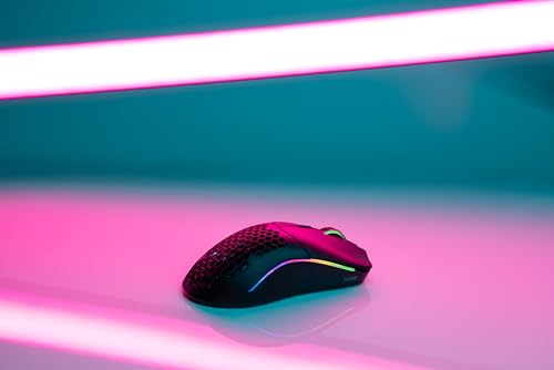 Glorious Gaming Model O- (Petite) Wireless Souris de jeu sans fil - Superlégère, conception nid d’abeille 65 g, RGB, ambidextre, sans fil 2,4 GHz sans latence, jusqu’à 71 h de batterie - Noir mat Bild 6