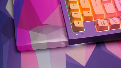 CHERRY XTRFY GP5, XL Gaming-Mauspad aus Stoff (920 x 400 x 3 mm), Glattes Speed-Pad für Präzision, Vernähte Kanten, Rutschfest, Maschinenwaschbar, Litus Pink Bild 3