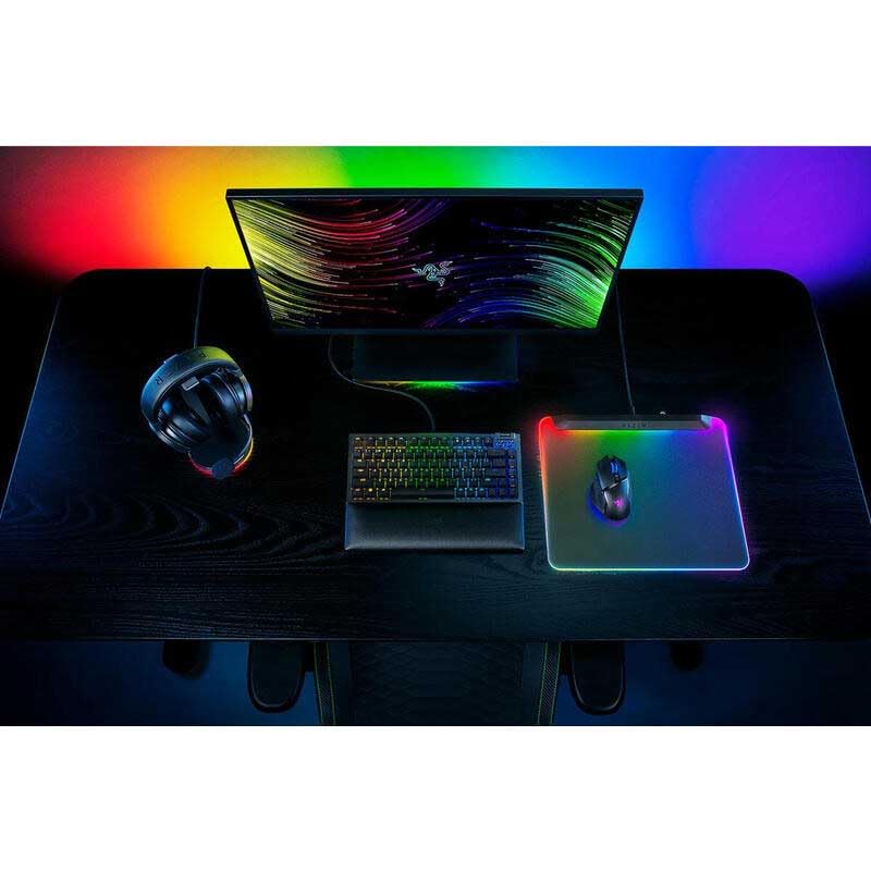 Razer Firefly V2 Pro - RGB-hintergrundbeleuchtete Gaming-Mausmatte - integrierter USB-Anschluss (15-Zonen-LED-Beleuchtung, mikrogeätzte Oberfläche für optimales Tracking, USB-C Kabel) Schwarz Bild 4
