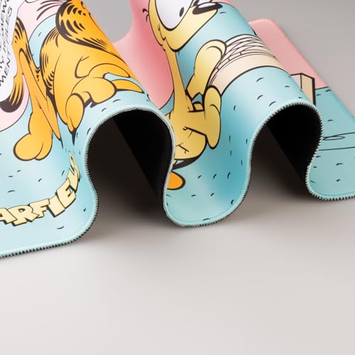 Grupo Erik Gaming Mauspad XXL Garfield Mousepad Groß - Gaming Mousepad XXL - Mauspad Gaming - rutschfeste Unterseite, Wasserabweisend und verstärkte Kanten - Geschenke Fanartikel Bild 3