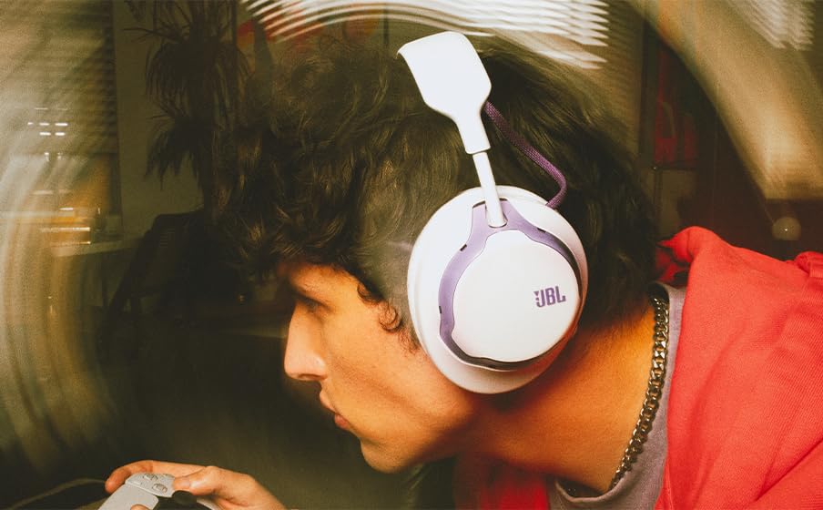 JBL Quantum 650 Kabelloses Bluetooth-Gaming-Headset mit JBL Quantum Raumsound, Noise-Cancelling-Mikrofon, USB-C-Kabel, 45-Stunden-Akku, austauschbaren Teilen & Multi-Plattform-Kompatibilität, Lila Bild 4