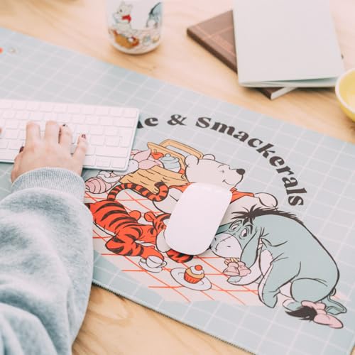 Grupo Erik Gaming Mauspad XXL Disney Winnie The Pooh Fanartikel Gaming Mousepad rutschfest und Wasserabweisend - Mouse Pad XXL Gaming Schreibtischunterlage PC Zubehör Gaming Groß - Disney Merch Bild 4