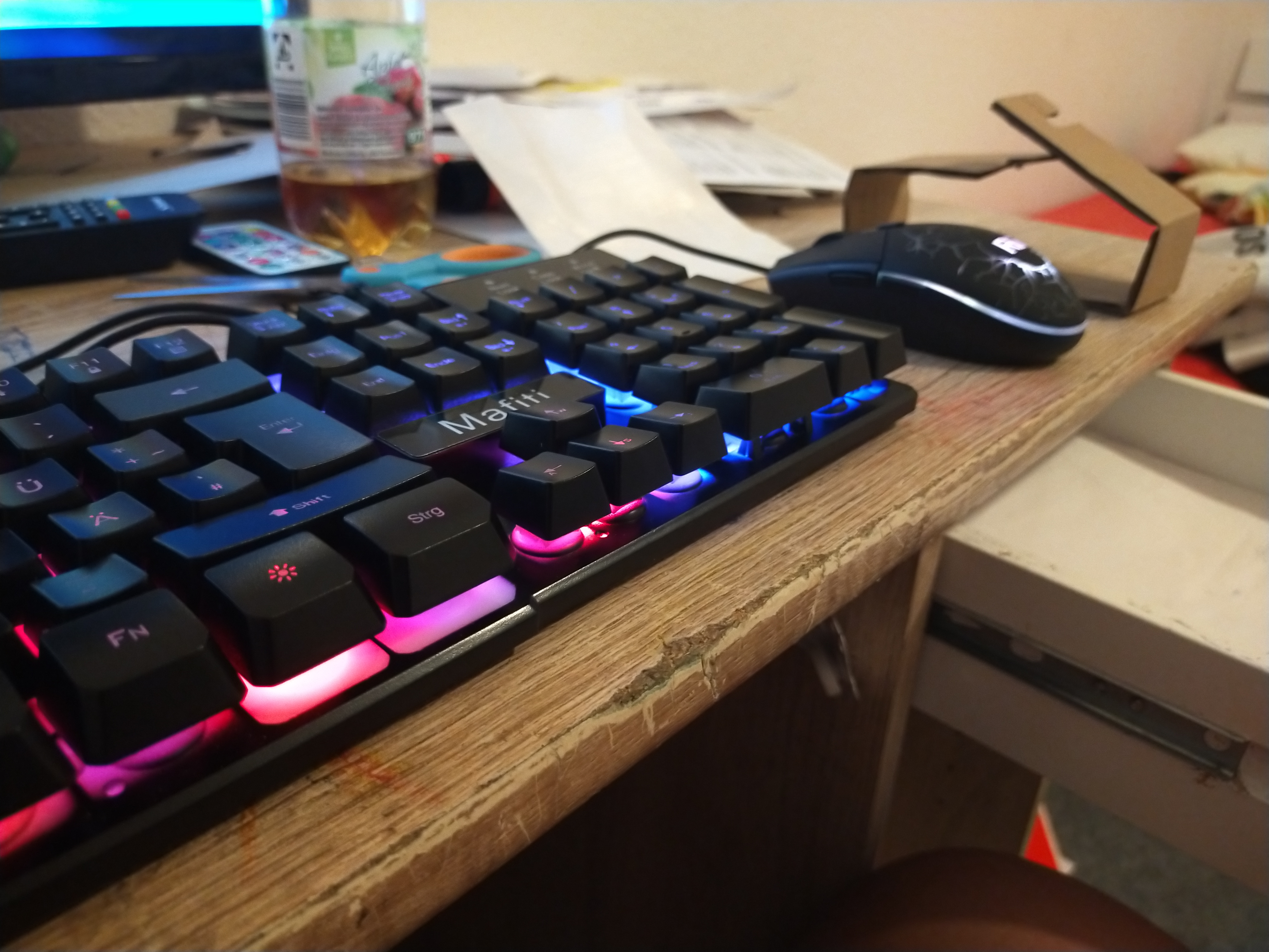 P L A Y S 1 R 0 N G Foto