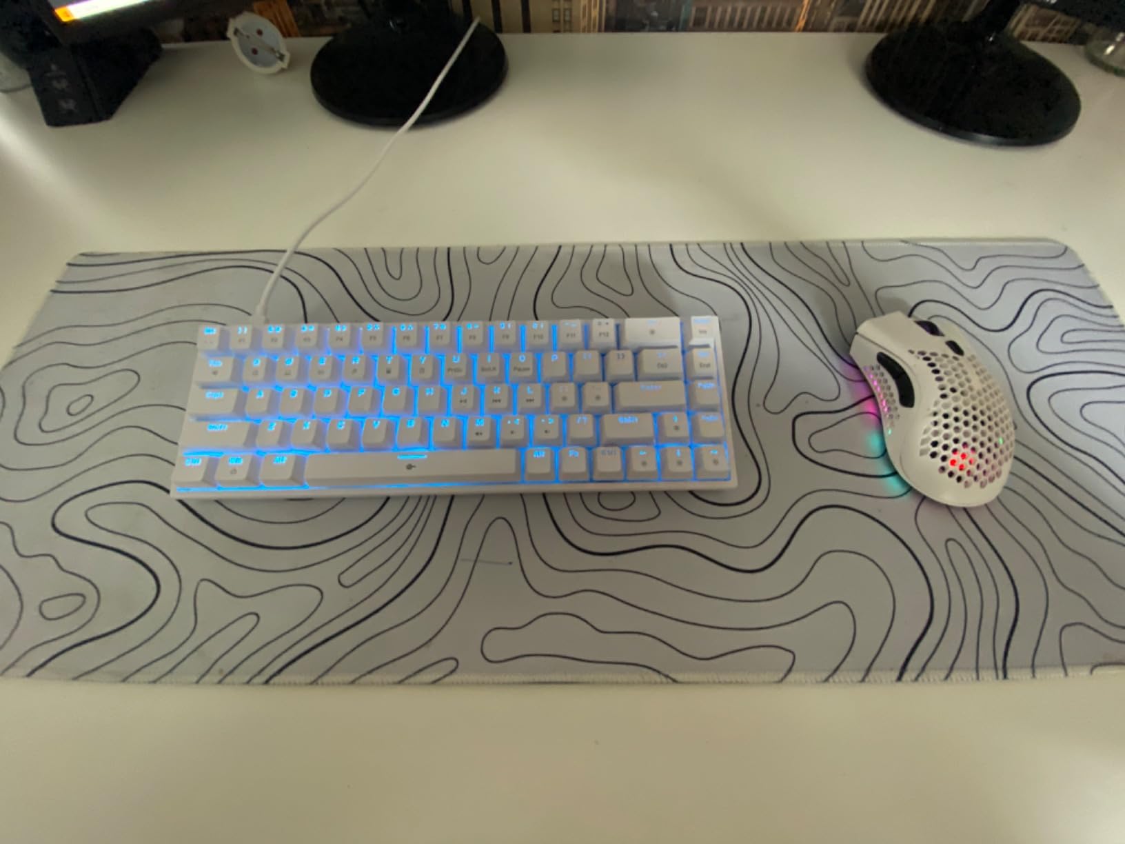 Ein geiles mousepad aber wenn dreck drauf kommt geht es nd mehr weg Foto