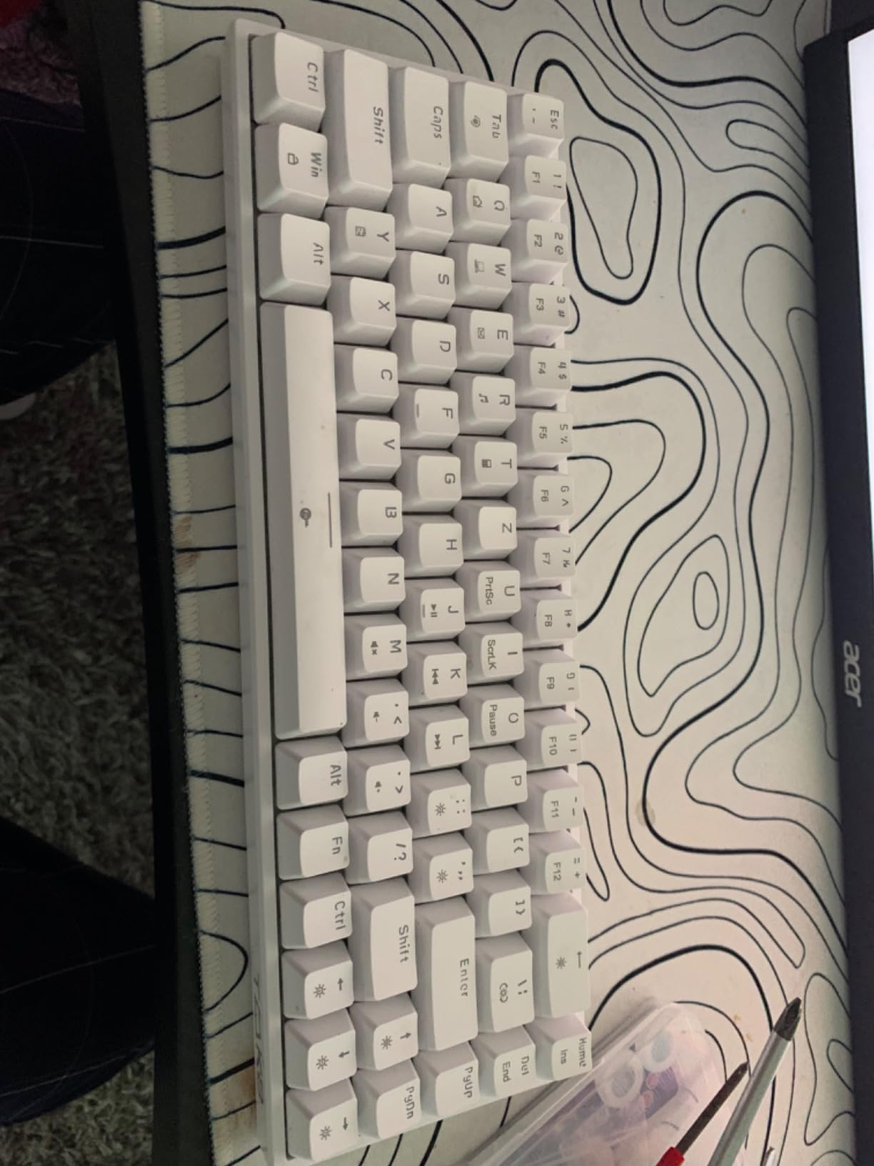 Gute keyboard, der sound ist sehr angenehm das gefühlt auch. alles in einem einfache vorallem für de Foto